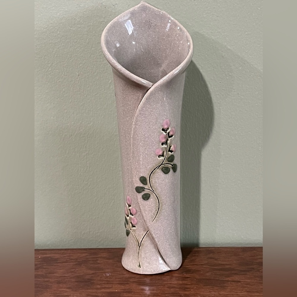 HANDCRAFTED STUDIO POTTERY FLORAL BUD VASE SIGNED - Picture 2 of 9